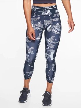 ATHLETA Athleta Sonic Capri Leggings In Navy Blue